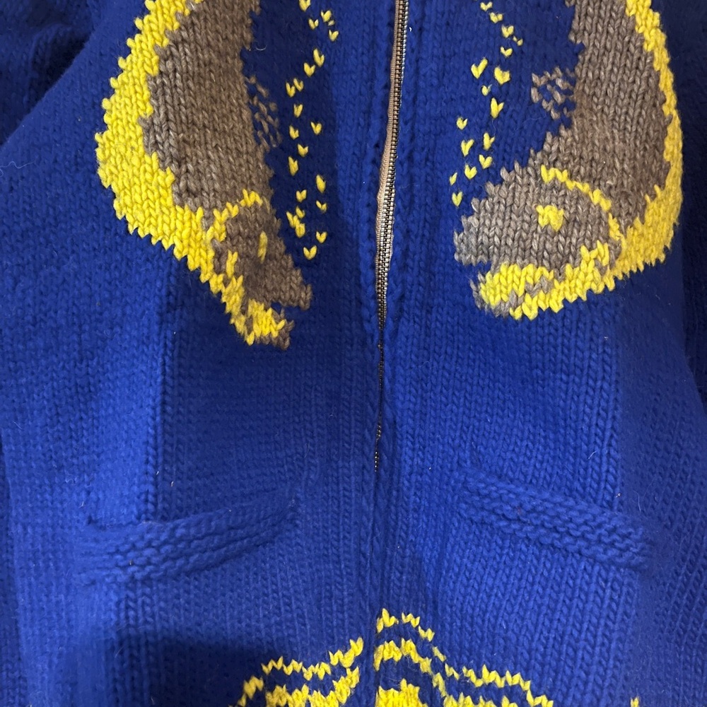 Blue Sweater with Fish Mary maxim Cowichan Design vintage style handmade knit - Picture 3 of 3